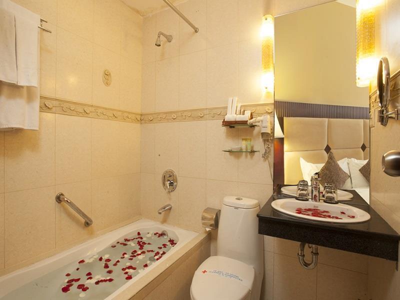 Cherry Central Hotel- Near Opera House Ho Chi Minh City Exterior photo